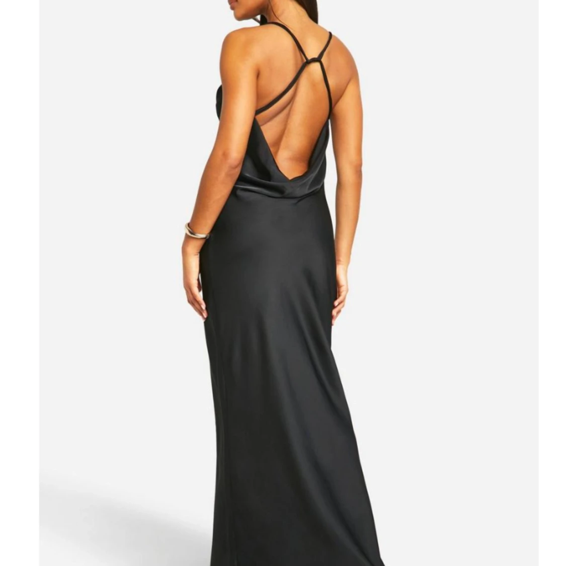 Svart satin balklänning