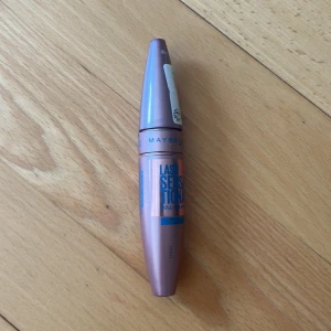 Mascara - Helt oanvänd vattenfast mascara från maybelline