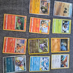 Pokémon kort - 13 st pokémon kort i mint condition🫶🏻🤍 78kr med swish!