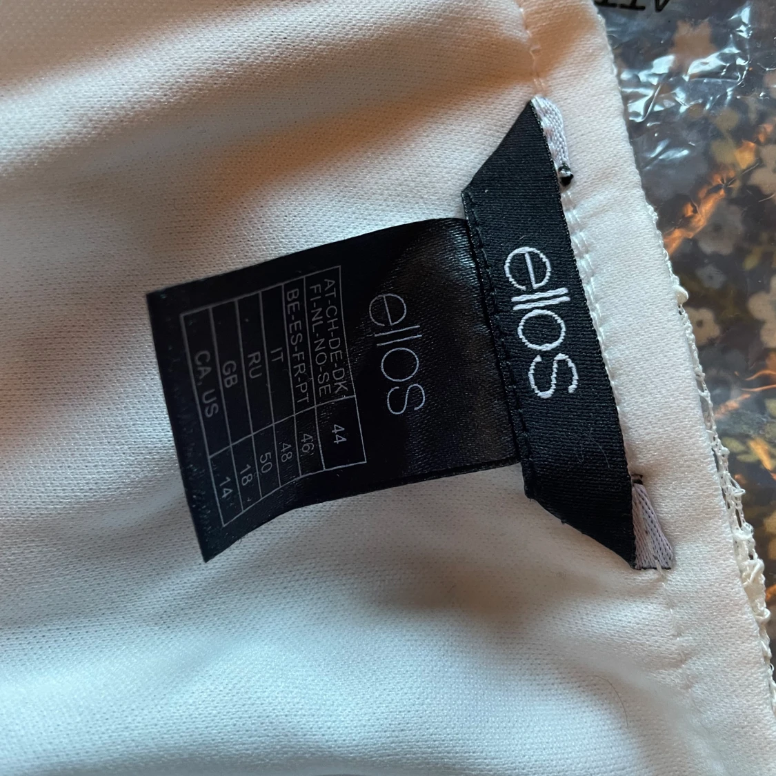 Långärmad spetsklänning - 91