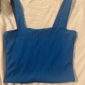 Linne - Blått linne från newyorker. Liten i storleken så köpte en M men sitter som s! 