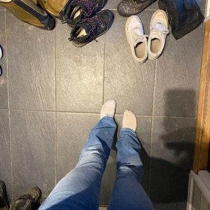 Lågmidjade Jeans - Säljer dessa jeans den Vera då dom e på gränsen t för korta för mig är 171cm.  Är mid/low waist Ny pris:600kr Mitt pris/300 Kan tänka mig sänka vid snabb affär!