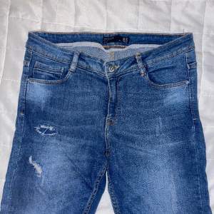 Jeans från Zara i storlek 38.  Skinny modell. 