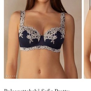 Intimissimi bh - Jag fick den i julklapp, så den är är inte gammal alls. Den är för stor för mig och kommer därför inte till användning. Säljer för 450kr för den är typ helt ny. Men jag kan inte reklamera då jag har klippt av lappen på den. Priset kan diskuteras❤️