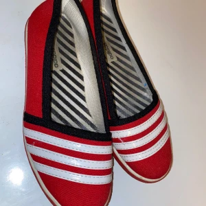 Adidas ballerina - Röda adidas ballerina?