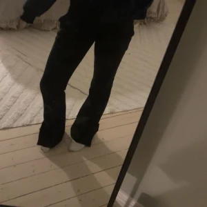 Kostym byxor - Säljer dessa as snygga kostym byxor! De är ifrån Bikbok och har inga defekter❤️skriv för fler bilder