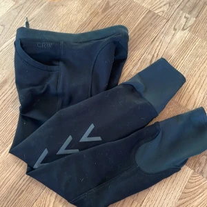 Ridbyxor. - Ridbyxor junior, använda ca 2 ggr mkt fint skick. Knäskodda.