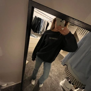 Cool tröja  - Jätte cool tröja med text av små diamanter! Jätte fint skick. 💕💕