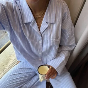 Randig pyjamas från Aloha Label helt ny! - Pyjamas i stl Xs från Aloha Label. Endast tvättad och provad