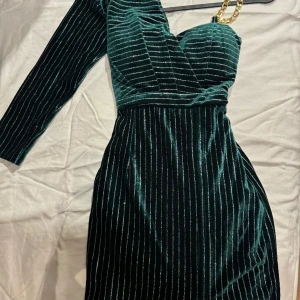 Balklänning  - Storlek S  xs kan också ha Har aldrig haft den utomhus  Som en ny 