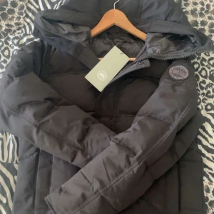 Canada goose black label  - Canada goose S
