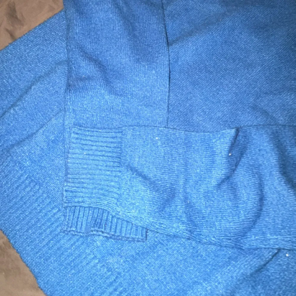 Super snygg corn blå stickad tröja från vila🥰 aldrig använd. Stickat.