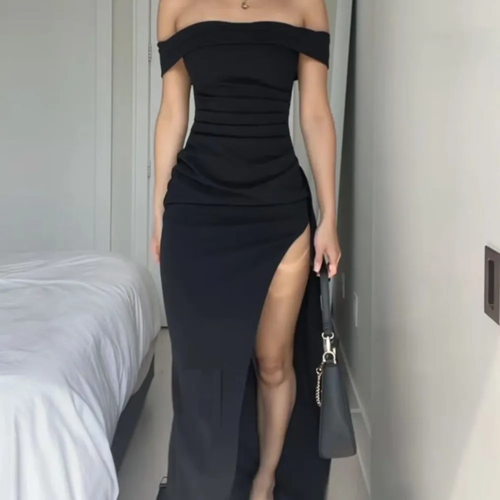 Super fin svart lång klänning . Klänningar.