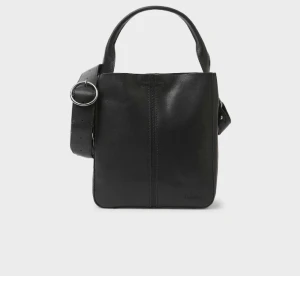 Saddler läderväska MINI ELSA - Säljer min axelremsväska i modellen mini Elsa, från saddler.se. Äkta koläder, nypris: 1799 kr men pris kan diskuteras. Använd ett par gånger. För mer bilder, skriv privat📥  