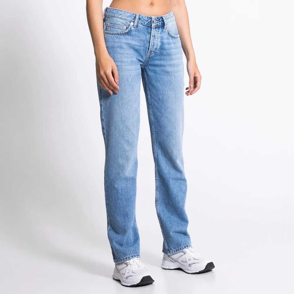 helt oanvända jeans , köpt i fel storlek. ny priset är 400kr. Jeans & Byxor.