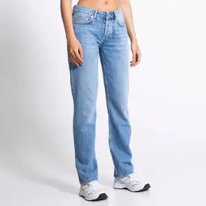 helt oanvända jeans , köpt i fel storlek. ny priset är 400kr