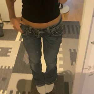Miss me jeans  - low waisted bootcut jeans 💕 de är väldigt stora på mig men storleken är 27/32