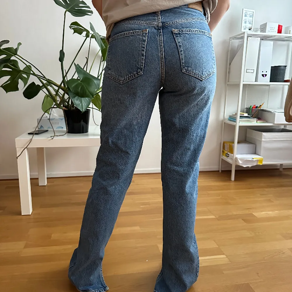  Middle- waist Jeans   Condition: good   Size: S   Too long for me    Delivery by PostNord. Jeans & Byxor.