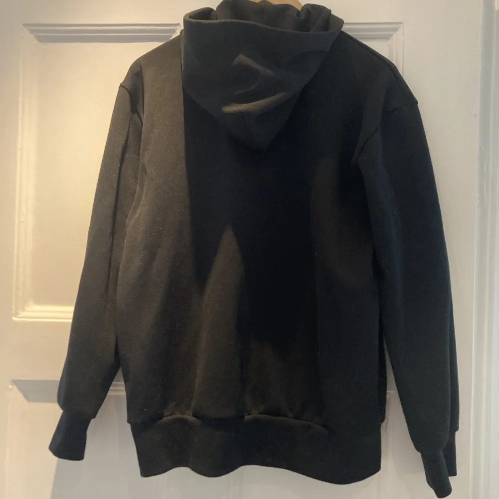 CDG zip up i storlek L. Hoodies.