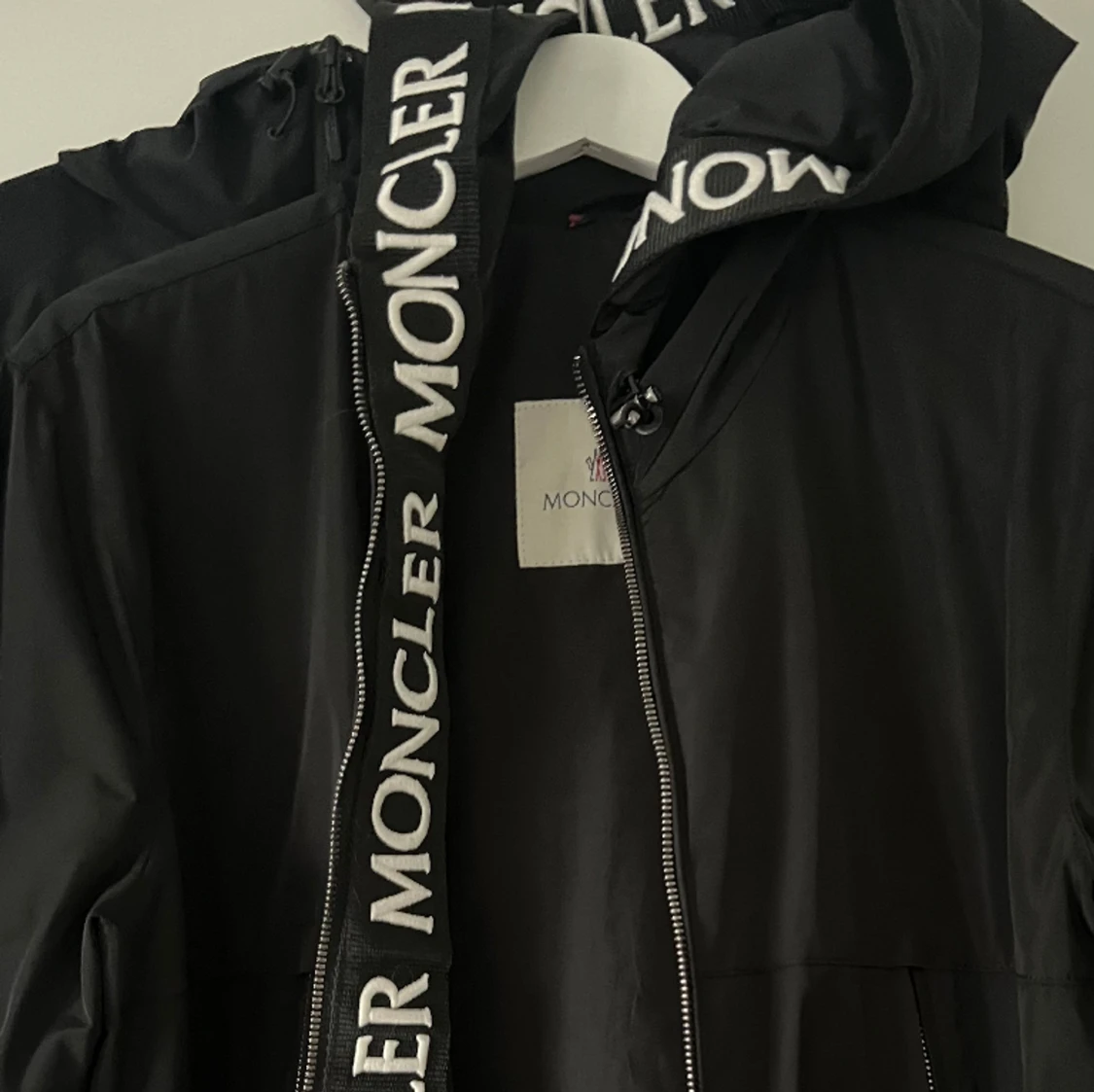 Moncler vind jacka