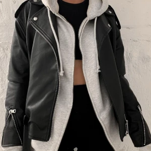 Missguided jacka - Super fin oversized jacka i skinnimitation, som inte verkar säljas längre. Köpt för 500kr. 