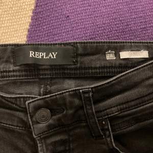 Säljer brorsans replay jeans i mörk färg med lite fade. Bara att skriva ifall du har frågor mm
