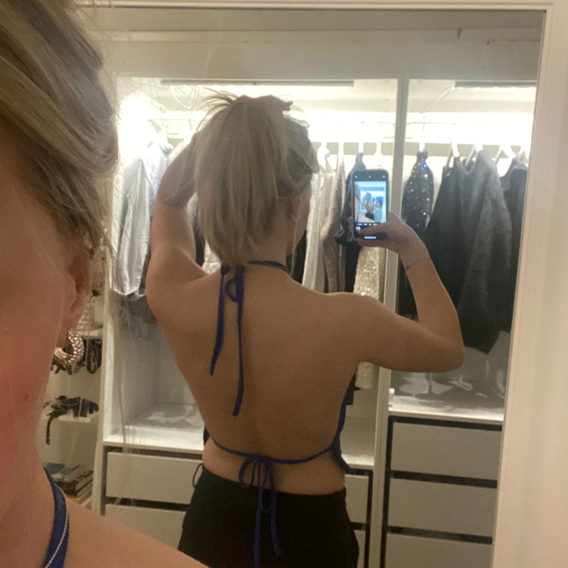 Mörkblå plissera halterneck topp  - 90