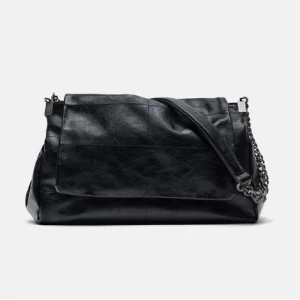 zara väska - jätte fin everyday väska, skriv om du har några frågor