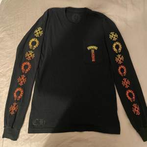 Chrome hearts longsleeve storlek S i fint anvönt skick inga fläckar eller hål Finns i Stockholm eller postas spårbart 