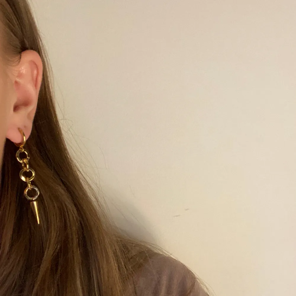 Superfina handgjorda örhängen!💗Priset som står är för ett par💕. Asusteet.