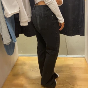 Lågmidjade jeans - Knappt använda, klippt dom lite kortare. Passar mig som är 160 cm