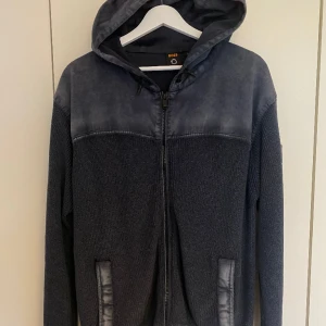 Hugo boss cardigan - Hugo boss cardigan, köpt på best of brand. Storlek large. 