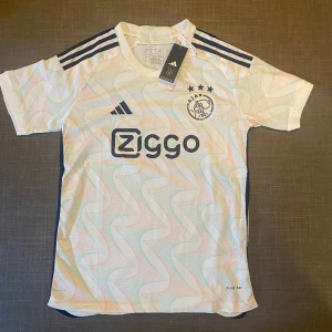 Ajax tröja  - Helt ny, storlek s