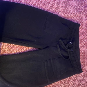 Mjukisbyxor  - Low waist byxor från Lager 157. Använda Max 10 gånger, inga tecken på användning, Storlek S