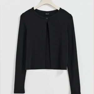 Cardigan kofta  - Svart kofta med en knapp 