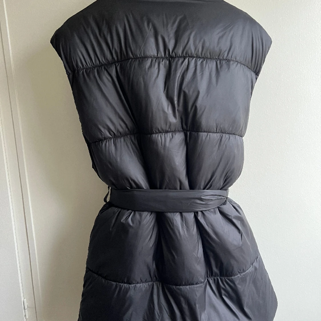 Dunväst från H&M med skärp - 90