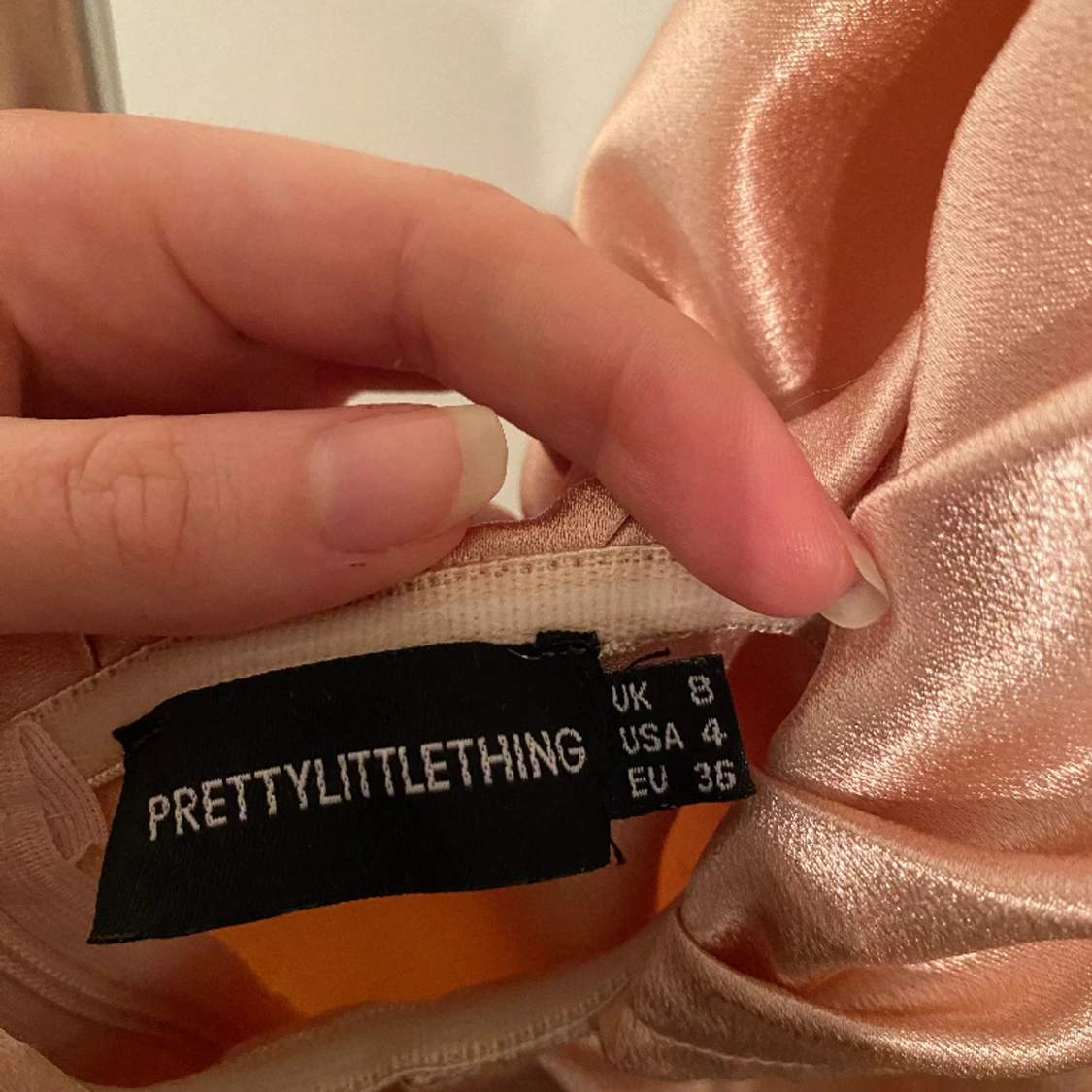 Oanvänd klänning - 91