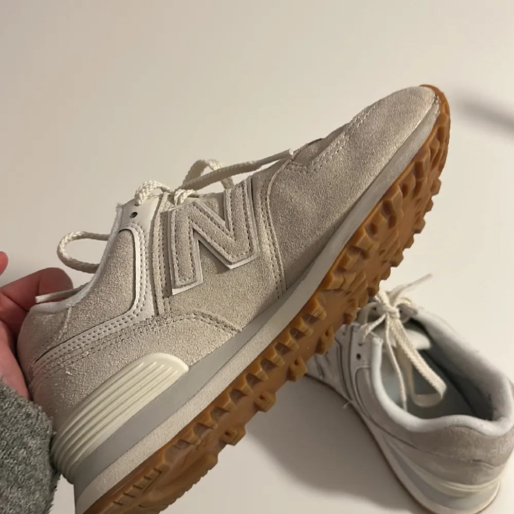 New Balance skor, använda max 3 ggr.   Beige färg🩷Modell 574. Skor.