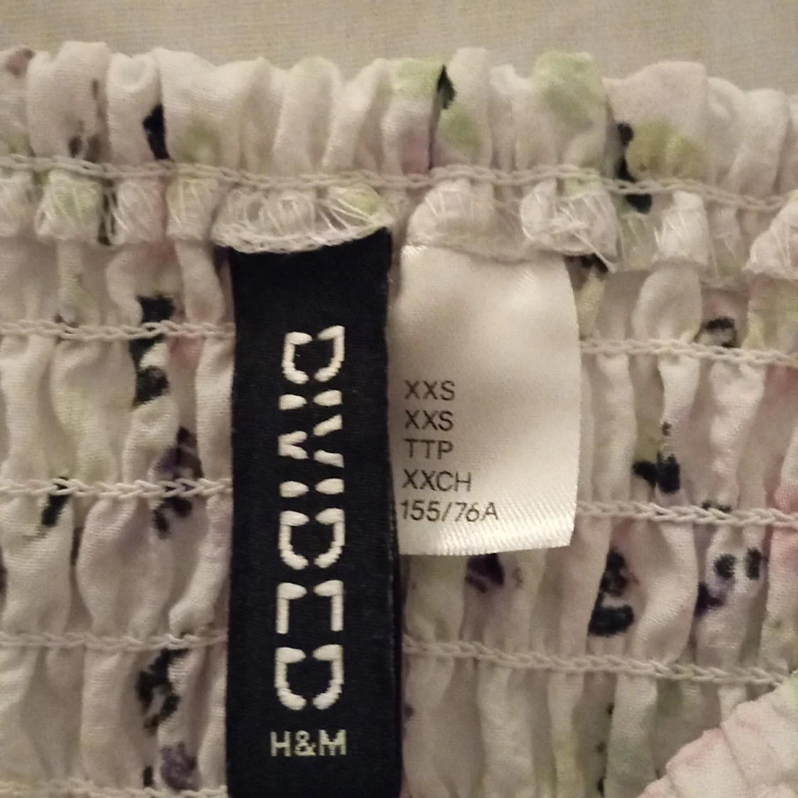 Vit blommig klänning! - 91