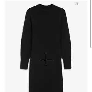 Stickad lång klänning från Monki! Endast använd en gång, nyskick! Köpt för 500kr Skriv vid funderingar!💗