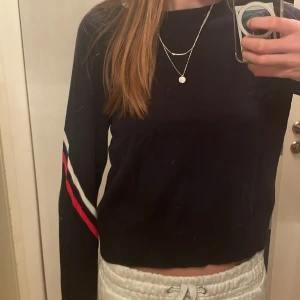 Finstickad tröja Tommy hilfiger -  Jättefin tröja från Tommy Hilfiger, använd ett fåtal gånger! Nypris 799 kr