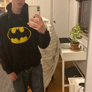Batman hoodie - Jag är 175 och sitter lite liten, säljer pga av ingen användning 