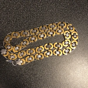 Halsband  - Helt ny fräsch stainless  steel