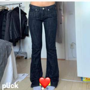 Jätte snygga lågmidjade cross jeans, säljer vidare då dom inte passade mig❤️Därav hjärtat på såldmärket! Helt nya! Pris kan diskuteras hör av er vid frågor💞