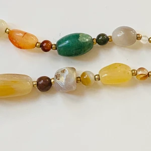 Halsband  - Vackert halsband med helande kristaller 