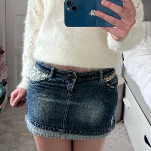 Jeanskjol!  - Snygg jeanskjol med snygga detaljer! 