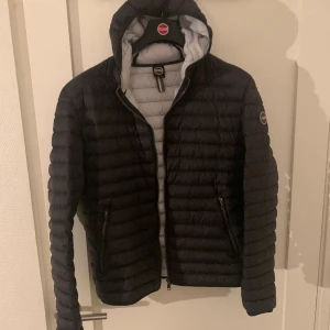 Colmar jacka  - Säljer min colmar jacka då den blivit för liten 10/10 skick