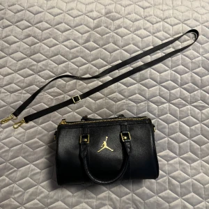 Nike Air Jordan duffle bag small - Used 2 times like new