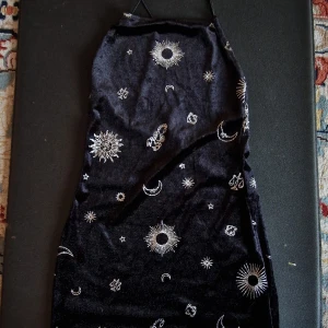 Stjärntecken klänning  - Väldigt fint skick