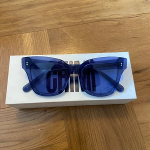 CHIMIS 450kr - Säljer super fina chimis från en av deras första kollektioner, varsamt använda, inga repor eller skador! 🫒 🦚🍸 perfekta nu till våren 